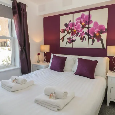 White Rose Apartment *