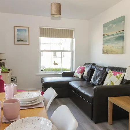 White Rose Apartment *