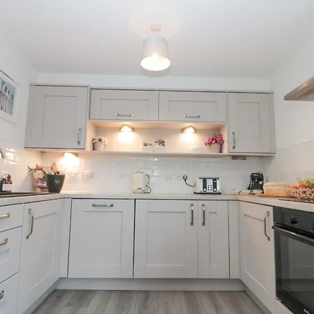 White Rose Apartment *
